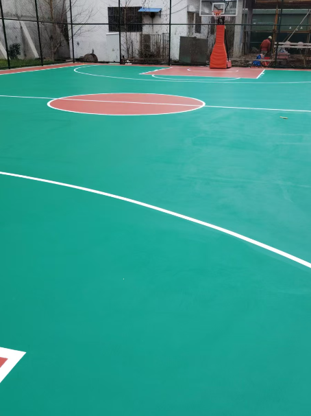 盐都 球场长期使用易出现地面开裂